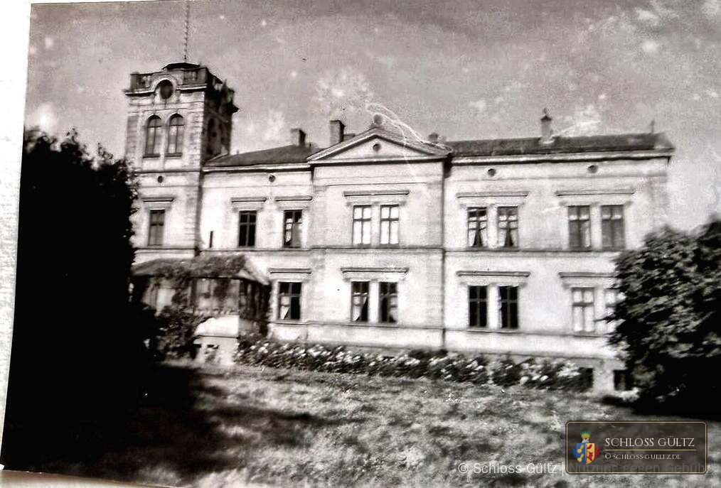 Dwór z wieżą, strona od dziedzińca