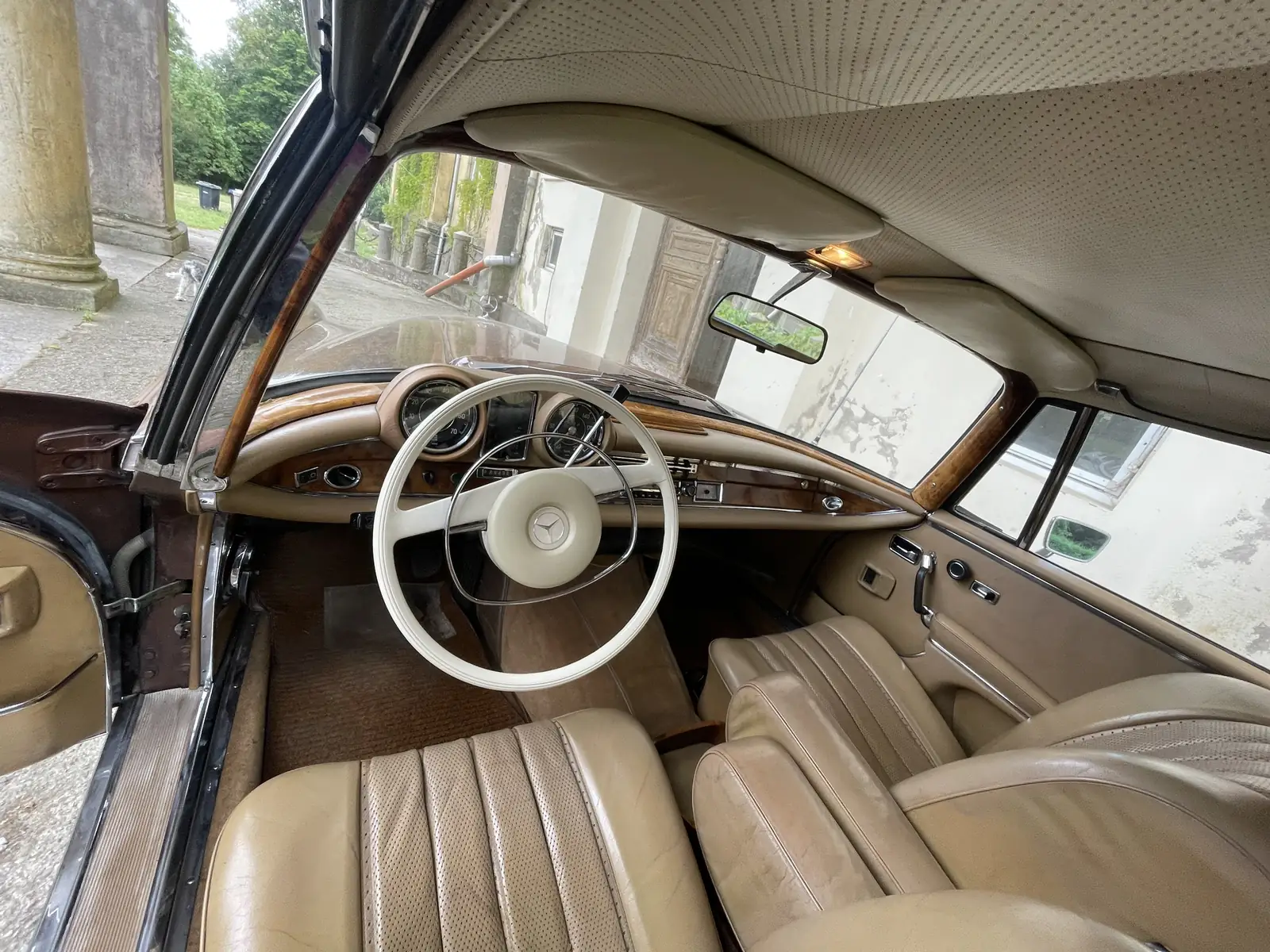 Mercedes-Benz 300 SE Coupé – cockpit