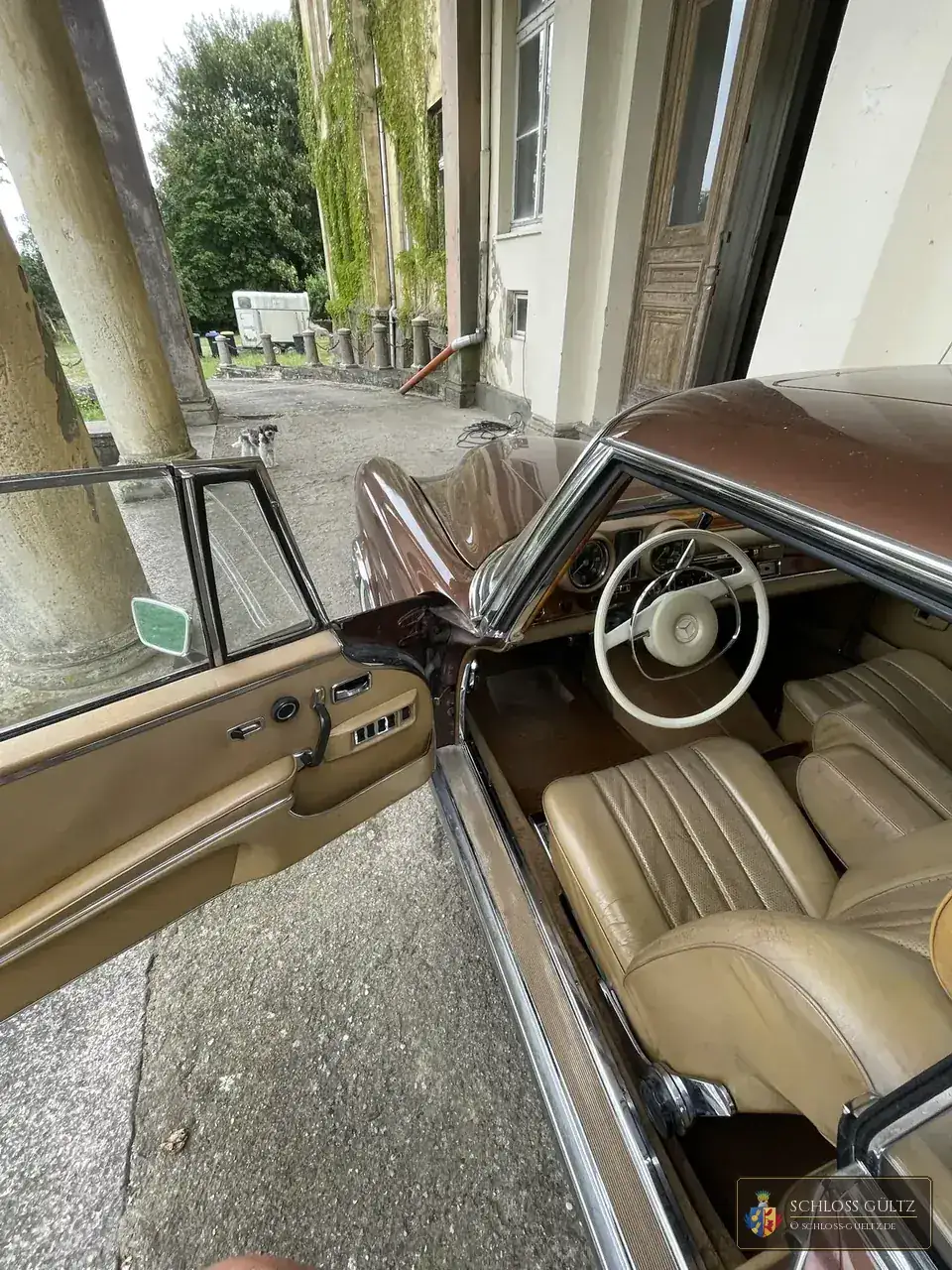 Einladung zur Ausfahrt – 300 SE Coupé am Portikus