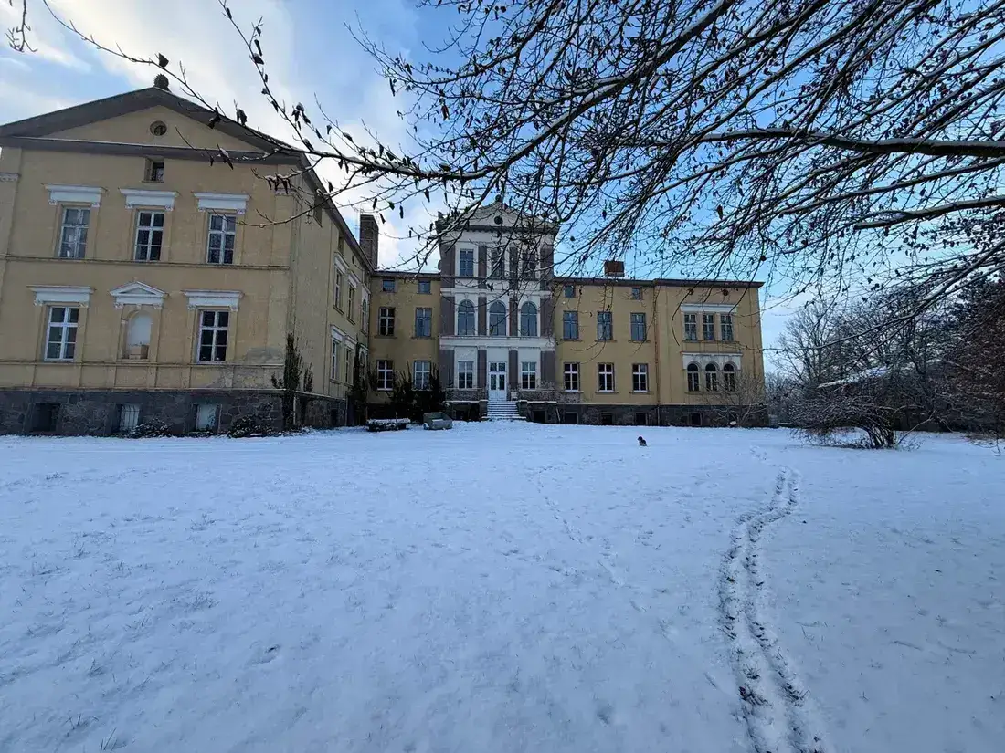 Schloss Gültz im Winter – Nordfassade