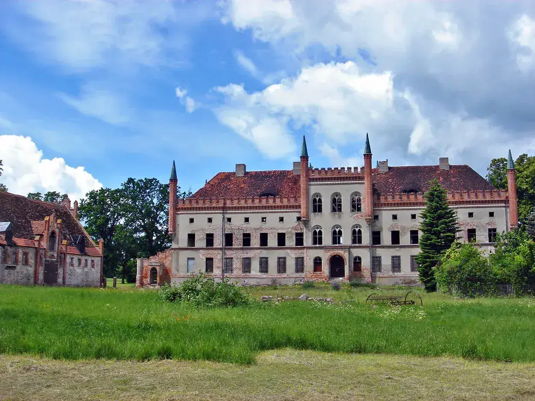 Schloss Broock – neogotycki zespół dworski według projektów Friedricha Augusta Stülera