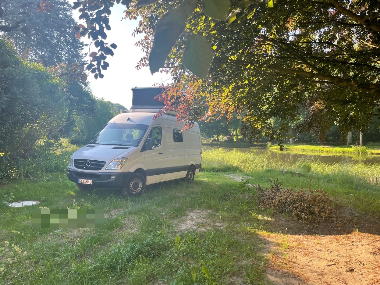 Mercedes Sprinter Camper im Lenné-Park Schloss Gültz