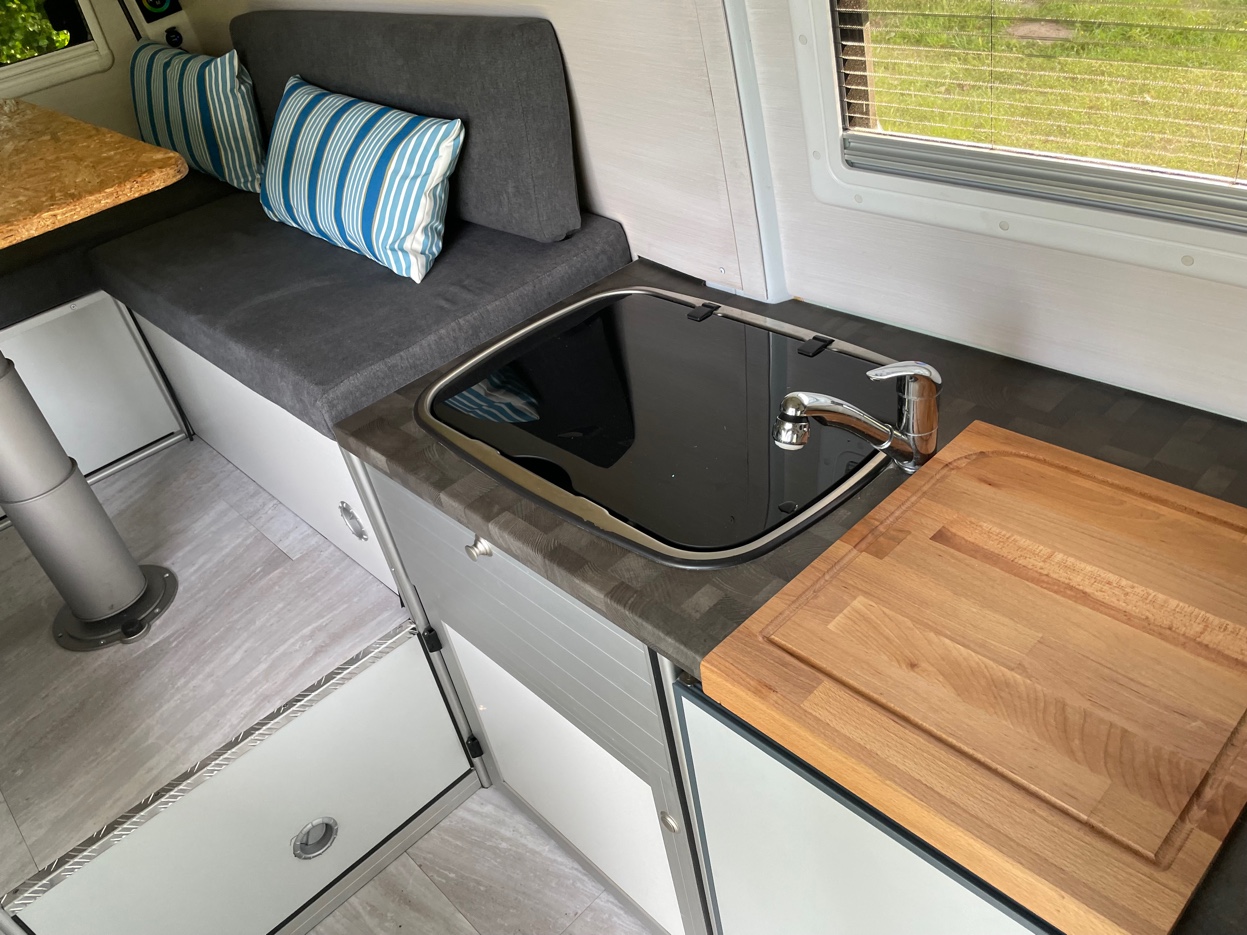 Sprinter Spüle mit Schneidebrett